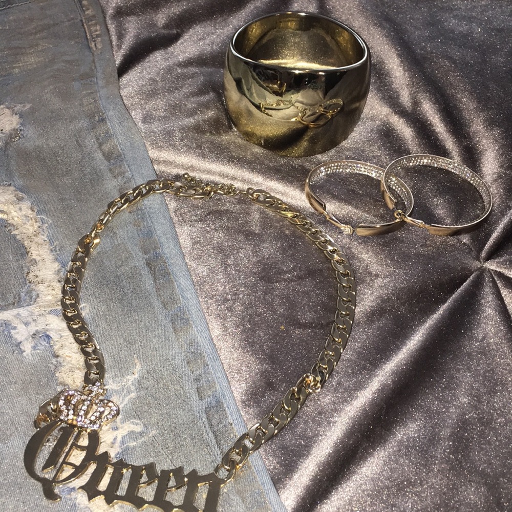 Queen B gold chain necklace